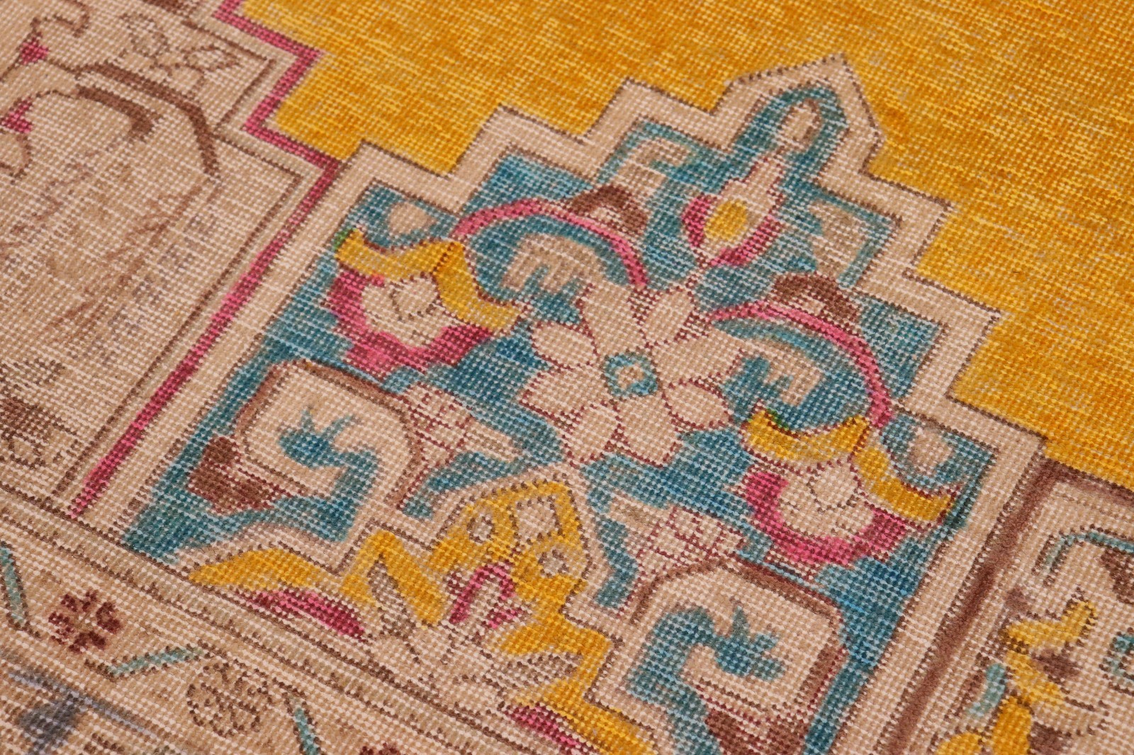 Bold Hand-Knotted Wool Area Rug – Saffron Yellow & Gray Medallion 9’10” x 12’7″