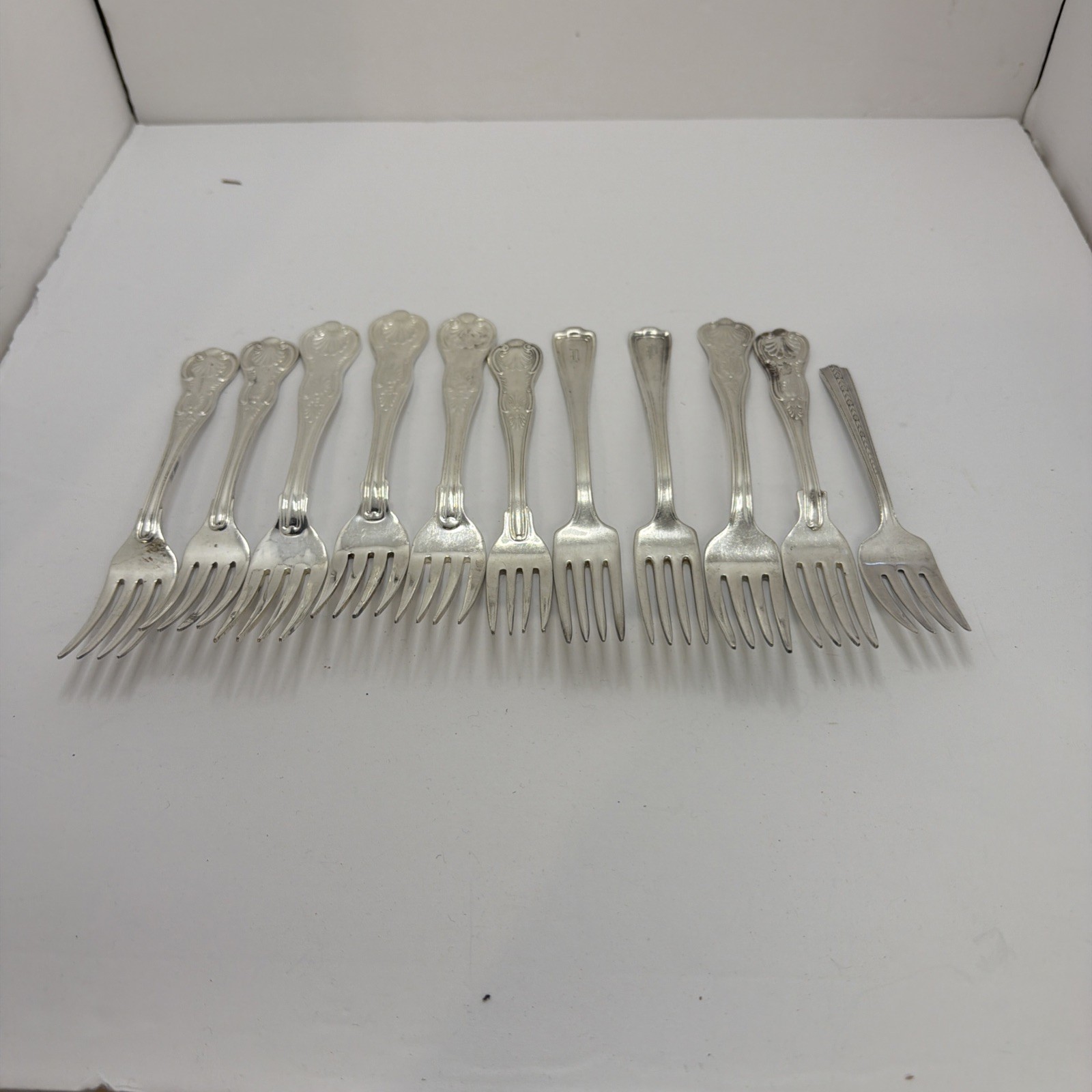 VINTAGE~ 11 Lot ~~MIXED DESIGNS~~SILVERPLATED SILVER FLATWARE~~L@@K!!