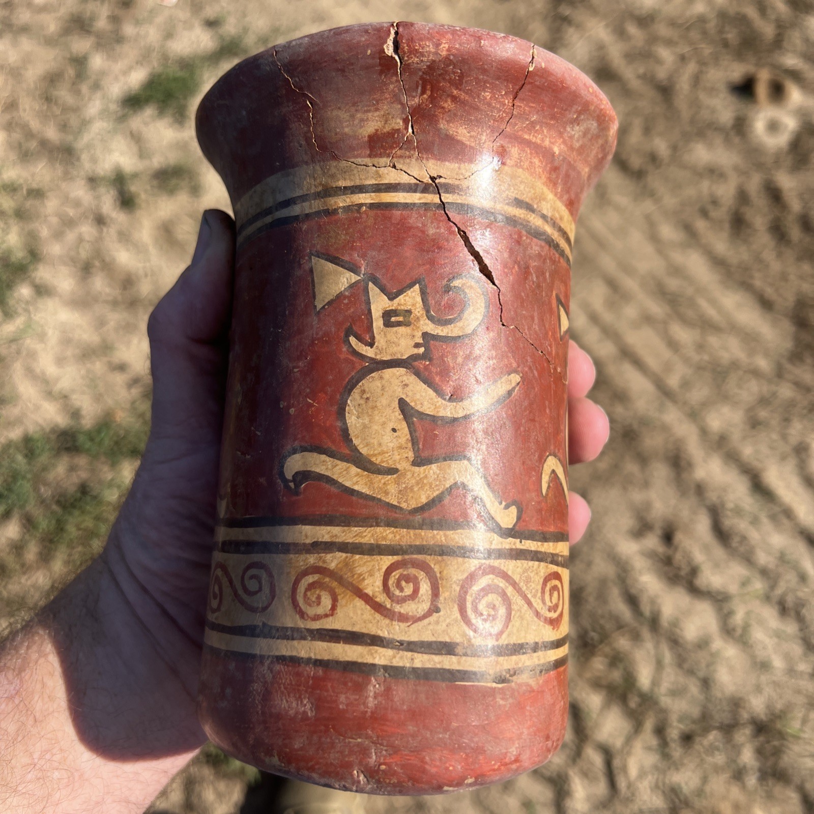 BEAUTIFUL ORIGINAL NAZCA POLYCHROME VESSEL – MYTHICAL BEING 6.7/8”Tall Q601