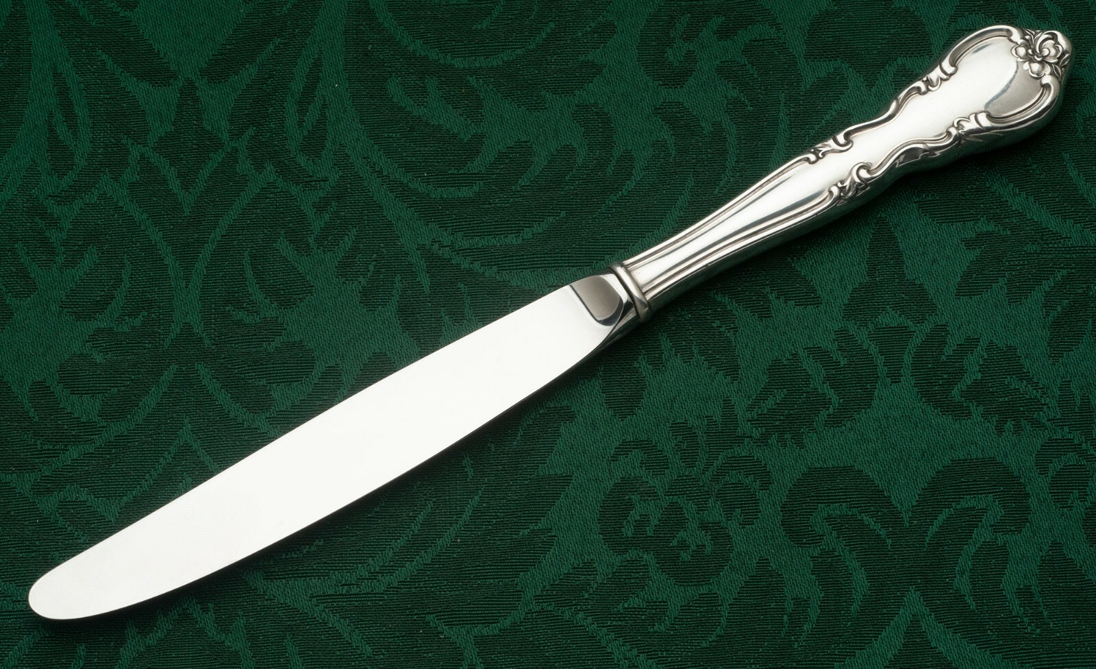 American Classic by Easterling Sterling Silver luncheon Knife 8.75″, modern
