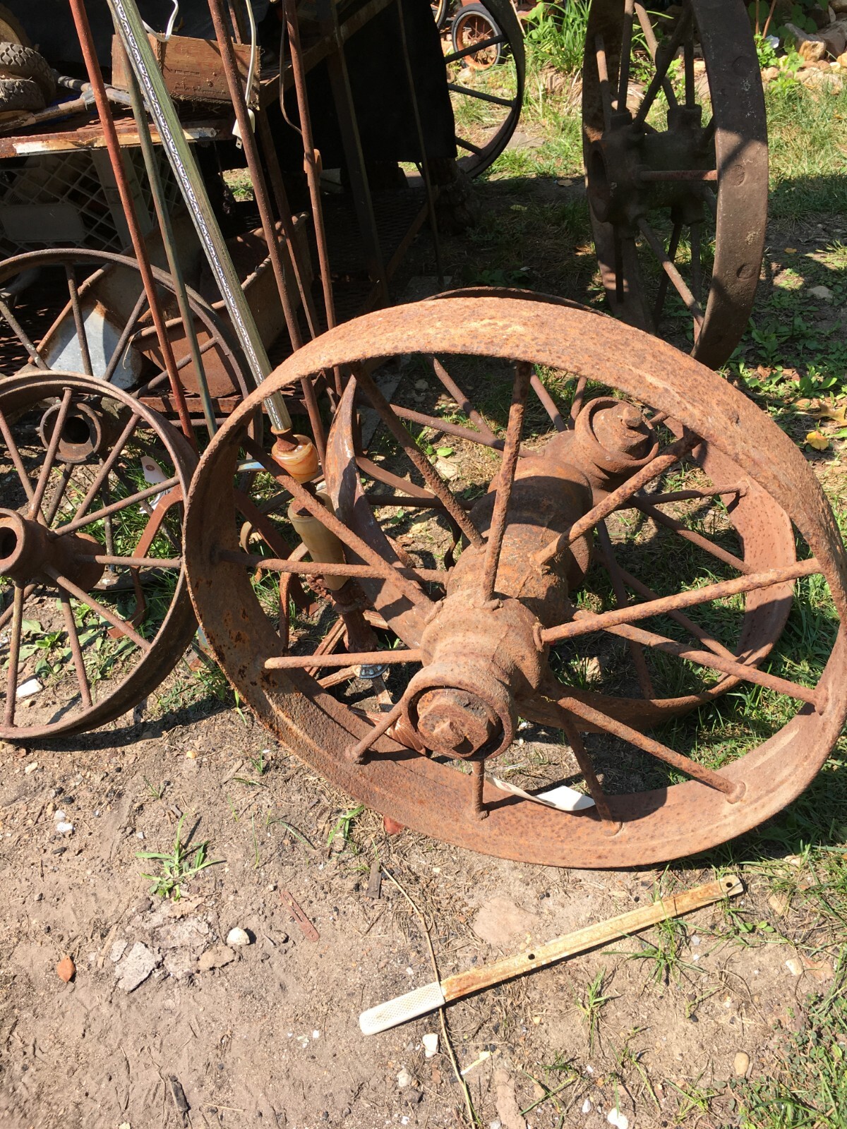 Vintage 25” Steel Farm Tractor Wheel Rim Wagon Cast Iron Hub Round Spokes