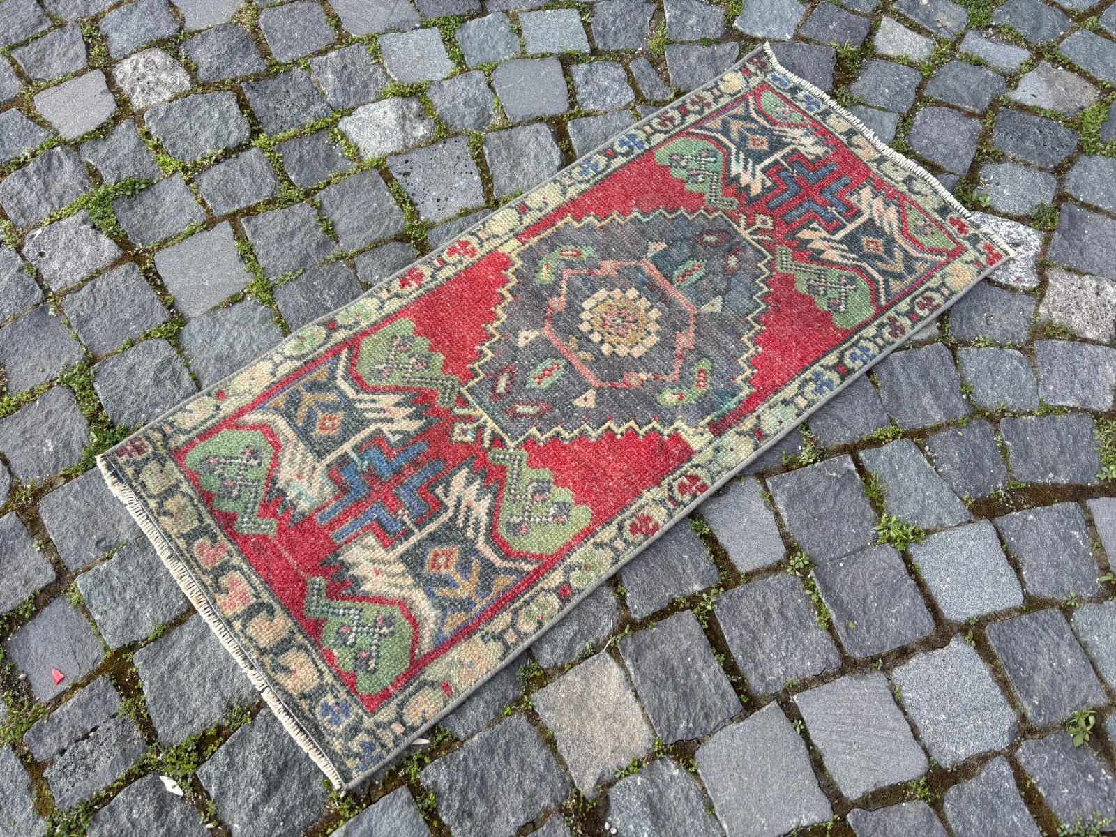 Turkish Small rug, Vintage rug, Handmade wool rug, Entryway rug 1,2 x 2,3 ft