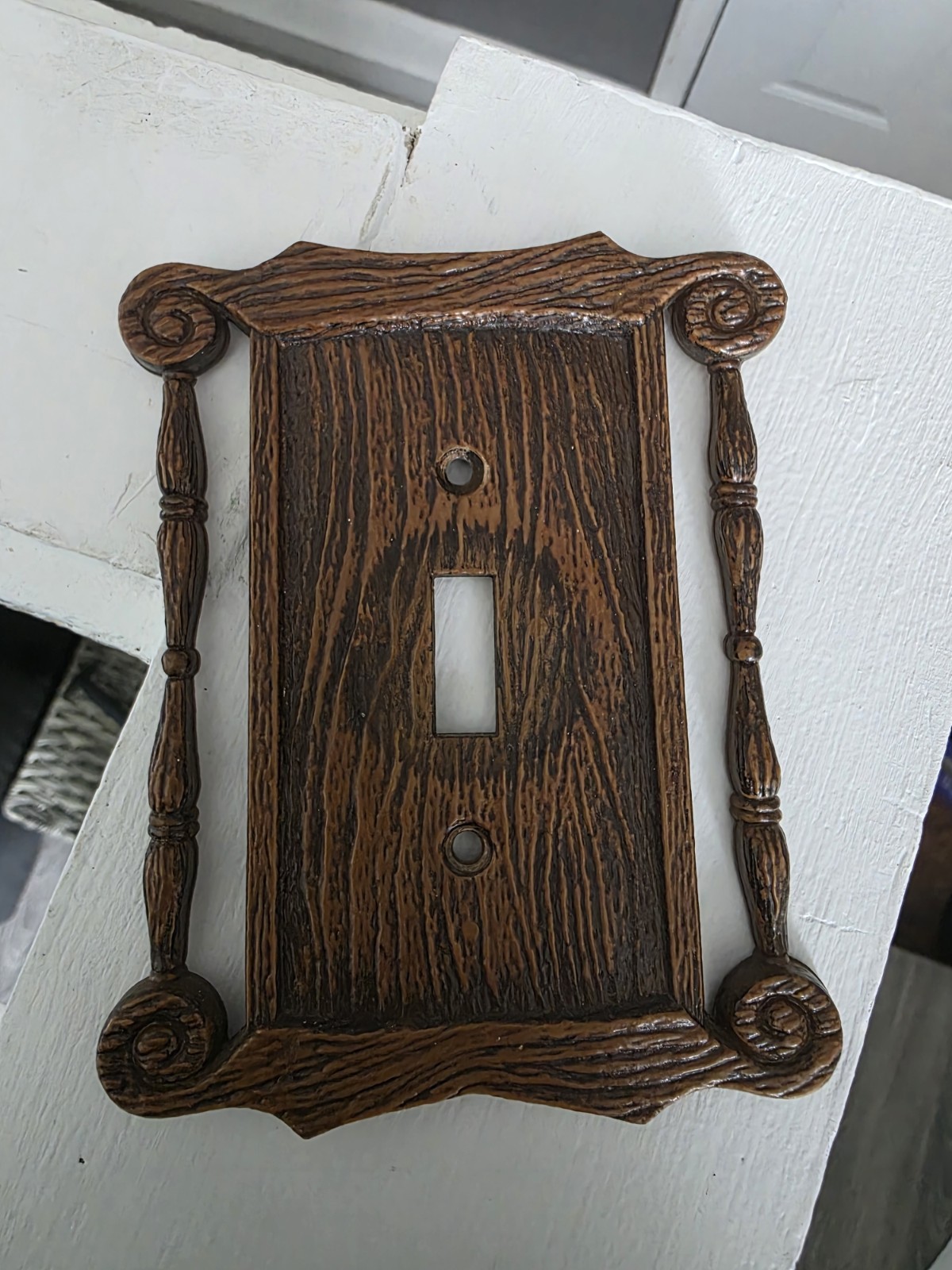 Vintage Unique Plastic Imitation Grooved Carved Wood Single Light Switch Cover