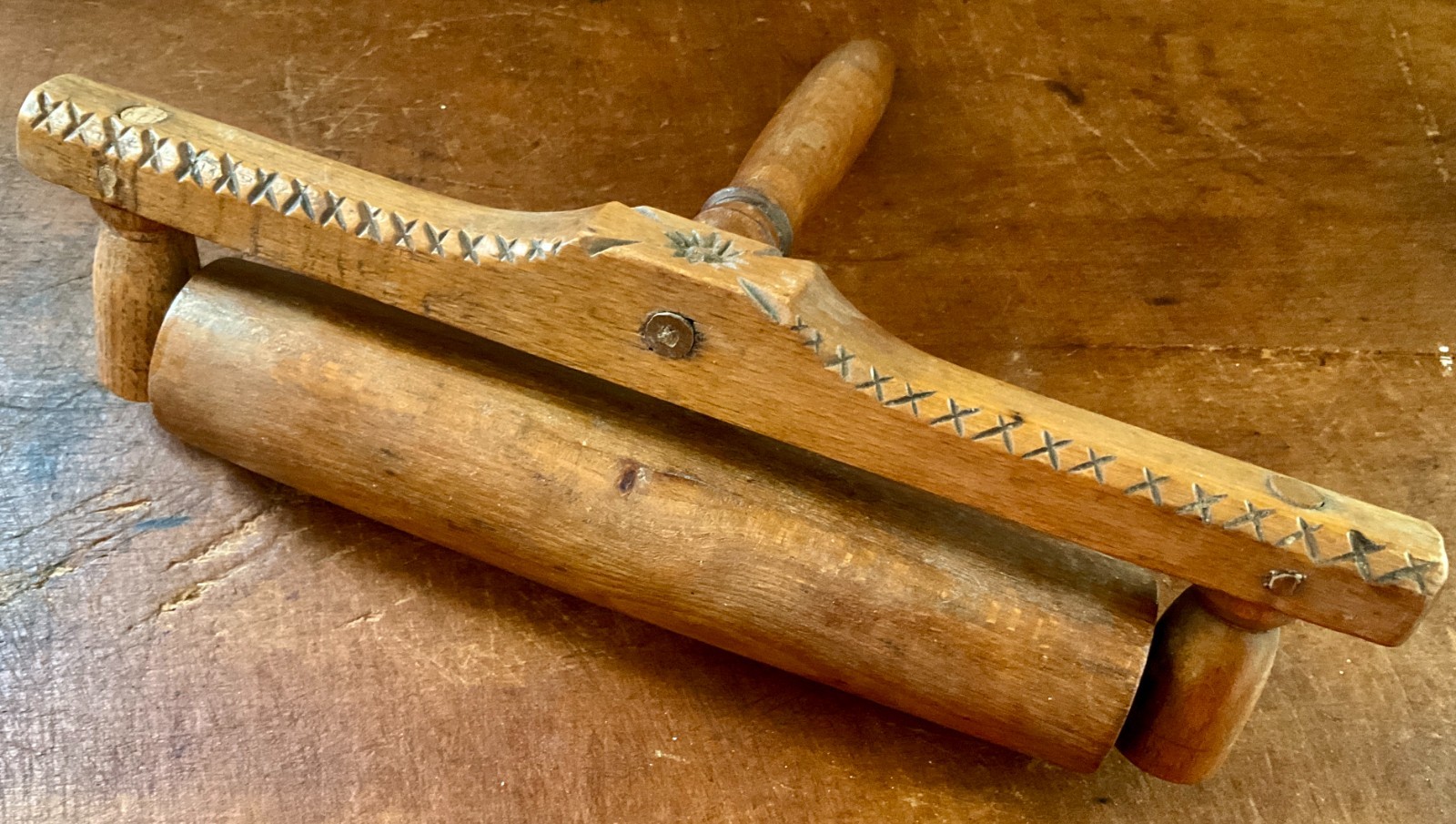 AAFA MID 19TH C. HANDLED ROLLING/PASTRY PIN W/BEAUTIFUL CARVED DETAILS STUNNING!