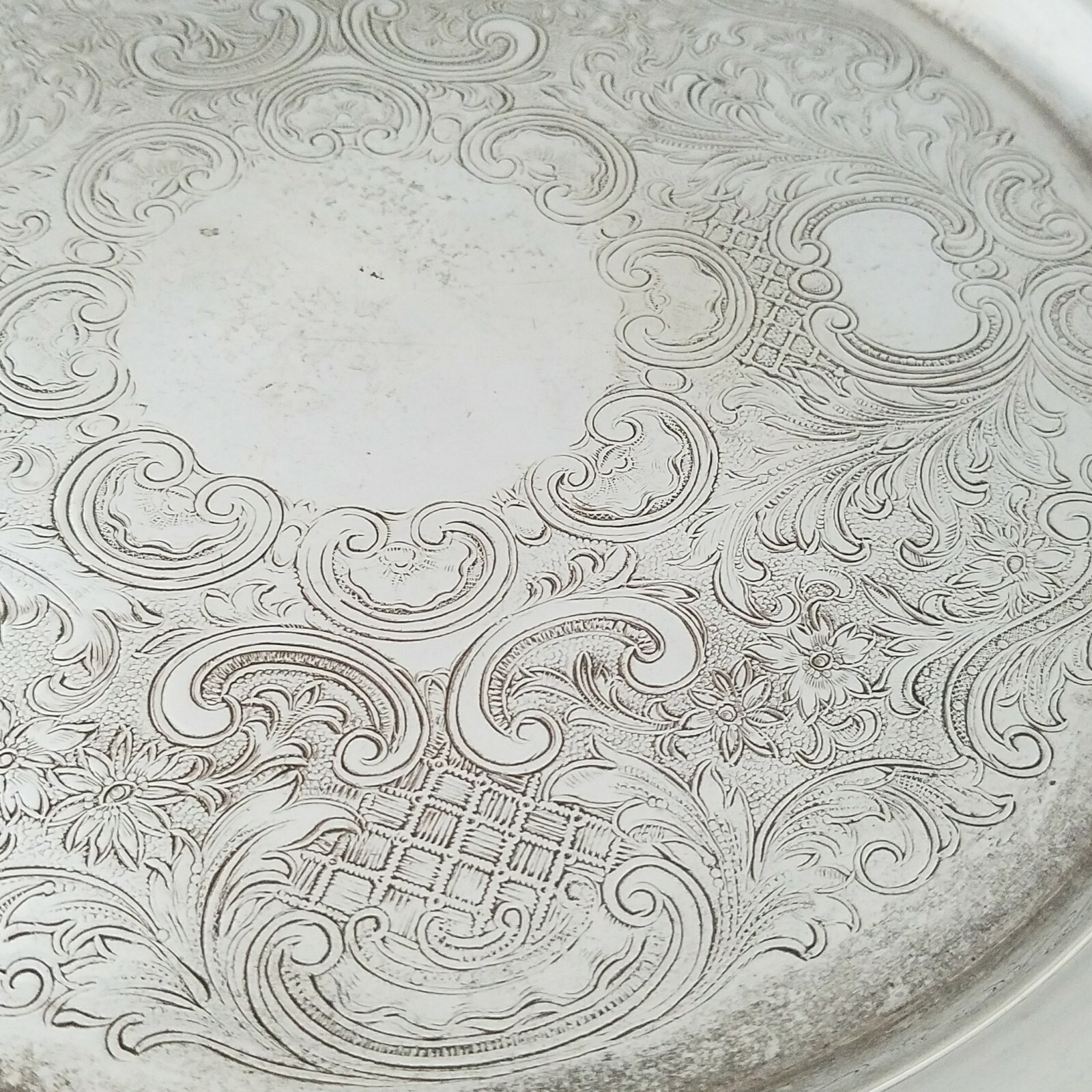 THE SHEFFIELD SILVER CO Silverplated Round Serving Tray Floral USA 8.75” 5/164 *