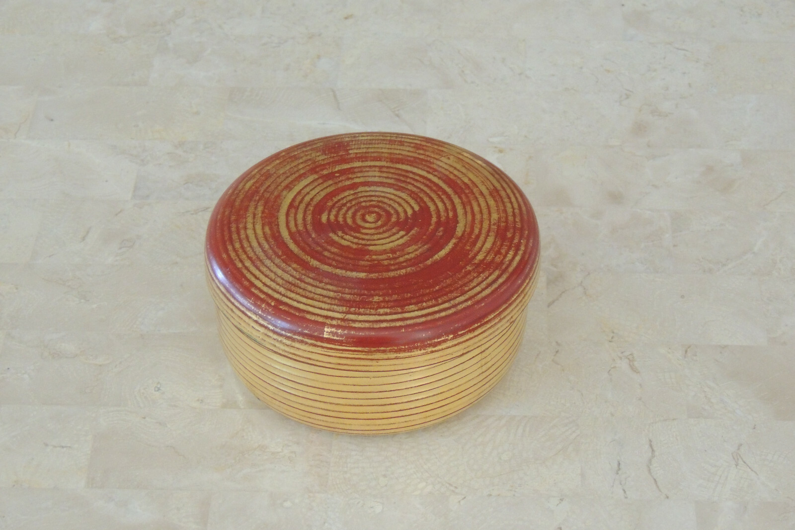ANTIQUE CHINESE RED AND GOLD LACQUER TRINKET BOX 4.5″ WIDE 2″ HEIGHT W/TOP