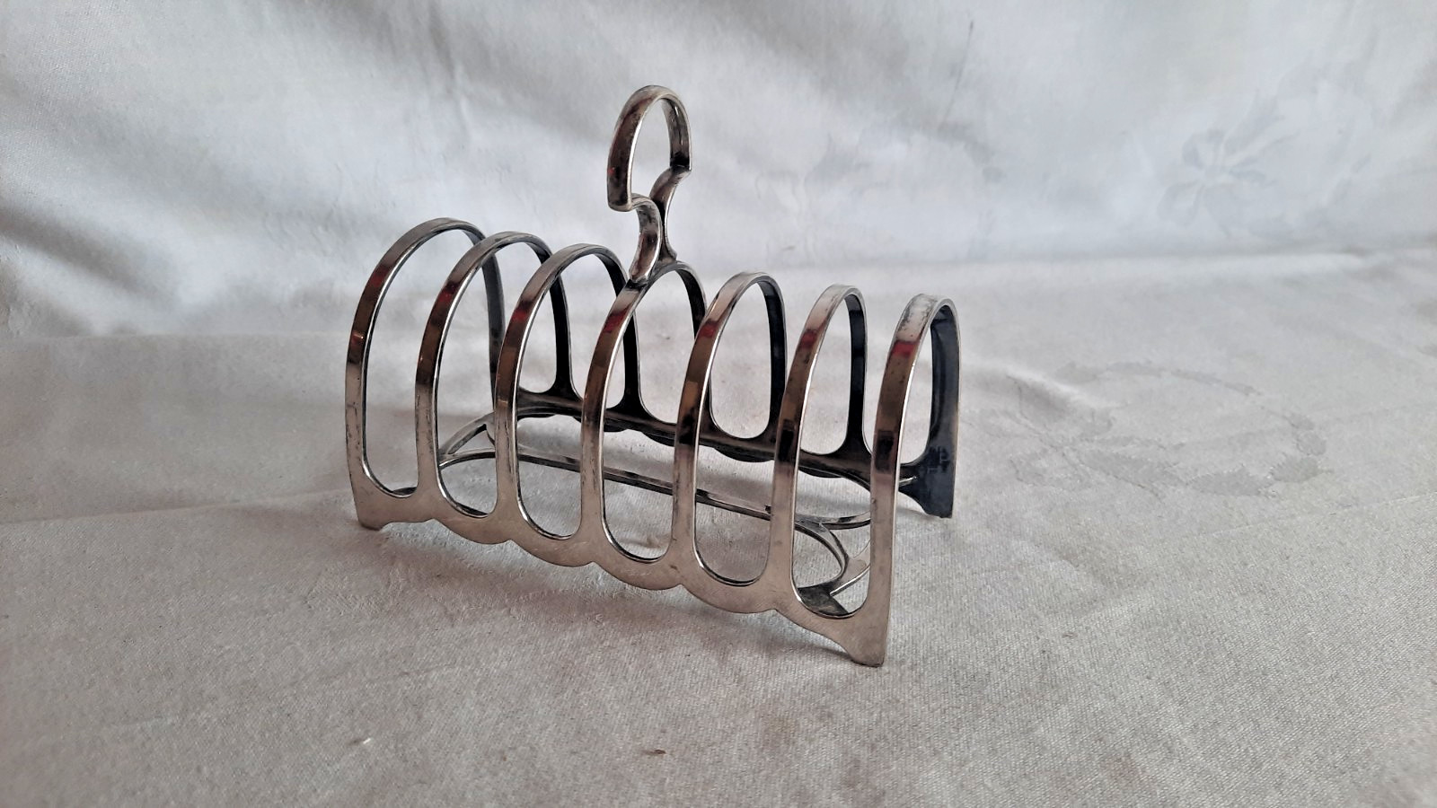 VINTAGE WILLIAM HUTTON & SON SILVER PLATED 6 SLICE TOAST RACK