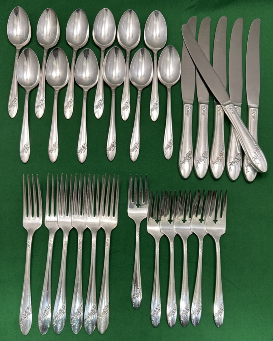 30 Pc QUEEN BESS II Silverplated Flatware Set Service for 6 by Tudor Plate