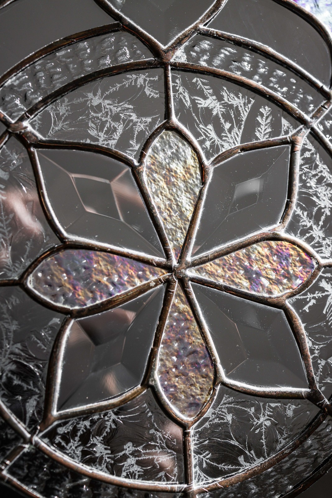 Round Beveled Iridiscent Stained Glass Tiffany Style 16 inch