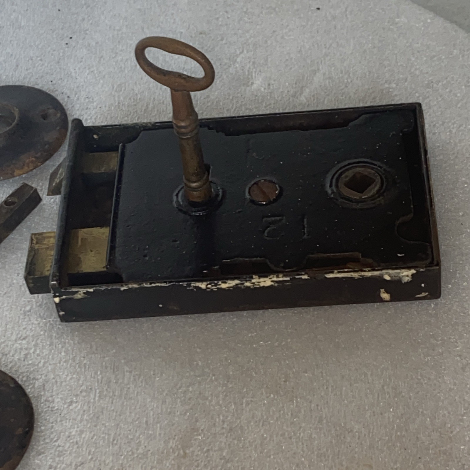 RIM LOCK LATCH W/ White PORCELAIN KNOBS, KEY And Screws Vintage