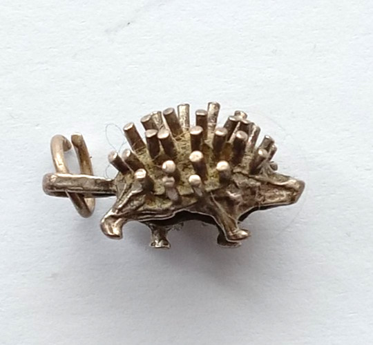 1960s-80s VINTAGE SILVER BRACELET CHARM HEDGEHOG. CH2-8