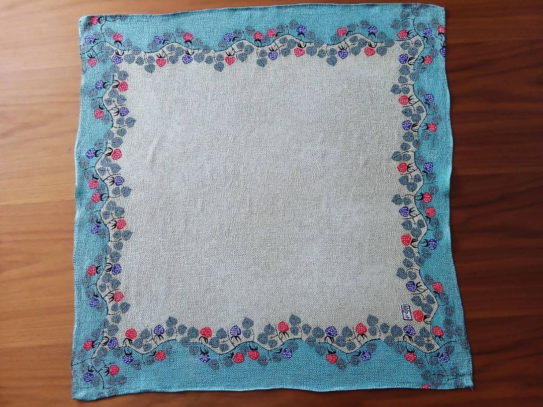 Takeshita Yumeji Crepe Furoshiki 24in size，用途多彩 kimono fabric