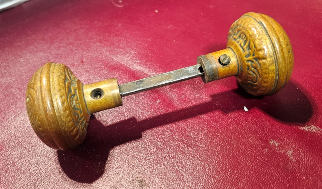 PAIR ANTIQUE ORNATE CAST BRASS ART CRAFT AESTHETIC EASTLAKE VICTORIAN DOOR KNOBS