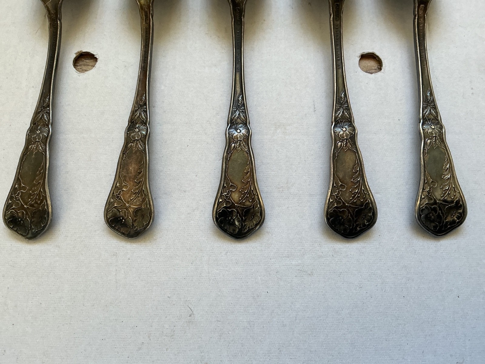 ANTIQUE 1908? ONEIDA COMMUNITY RELIANCE A1 PLATE WILDWOOD PATTERN – 5 SPOON SET