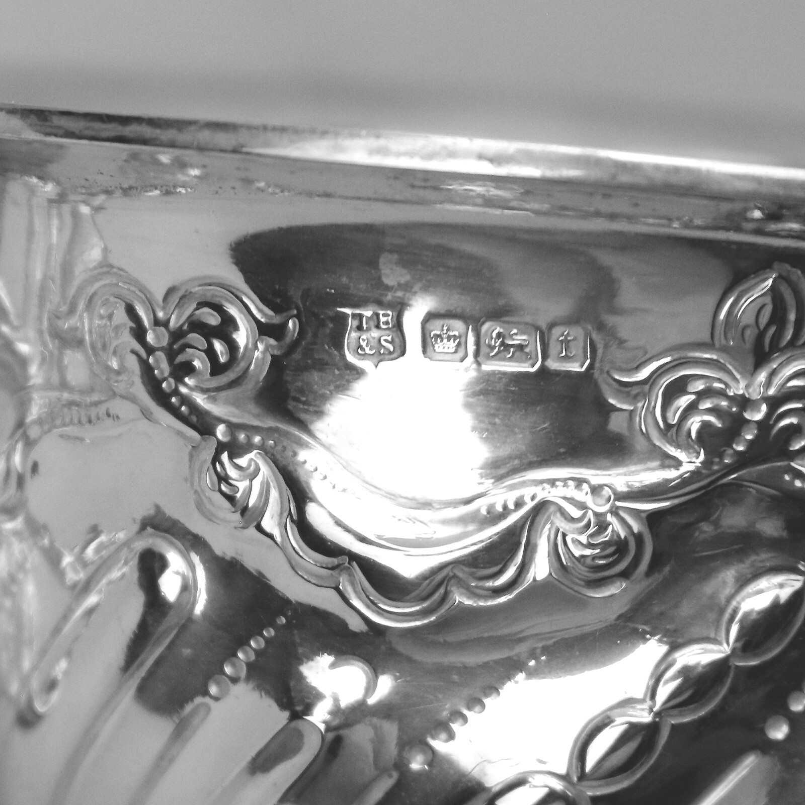 Very fine antique English solid silver classical caryatid mask Bowl 135g C.1913