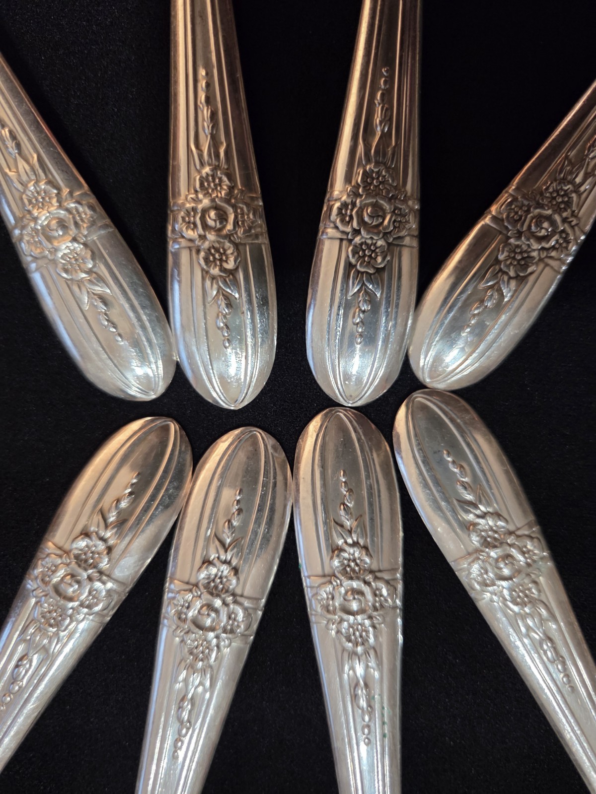 Rogers Silver plated Triumph Pattern Flatware (34 pc) set.