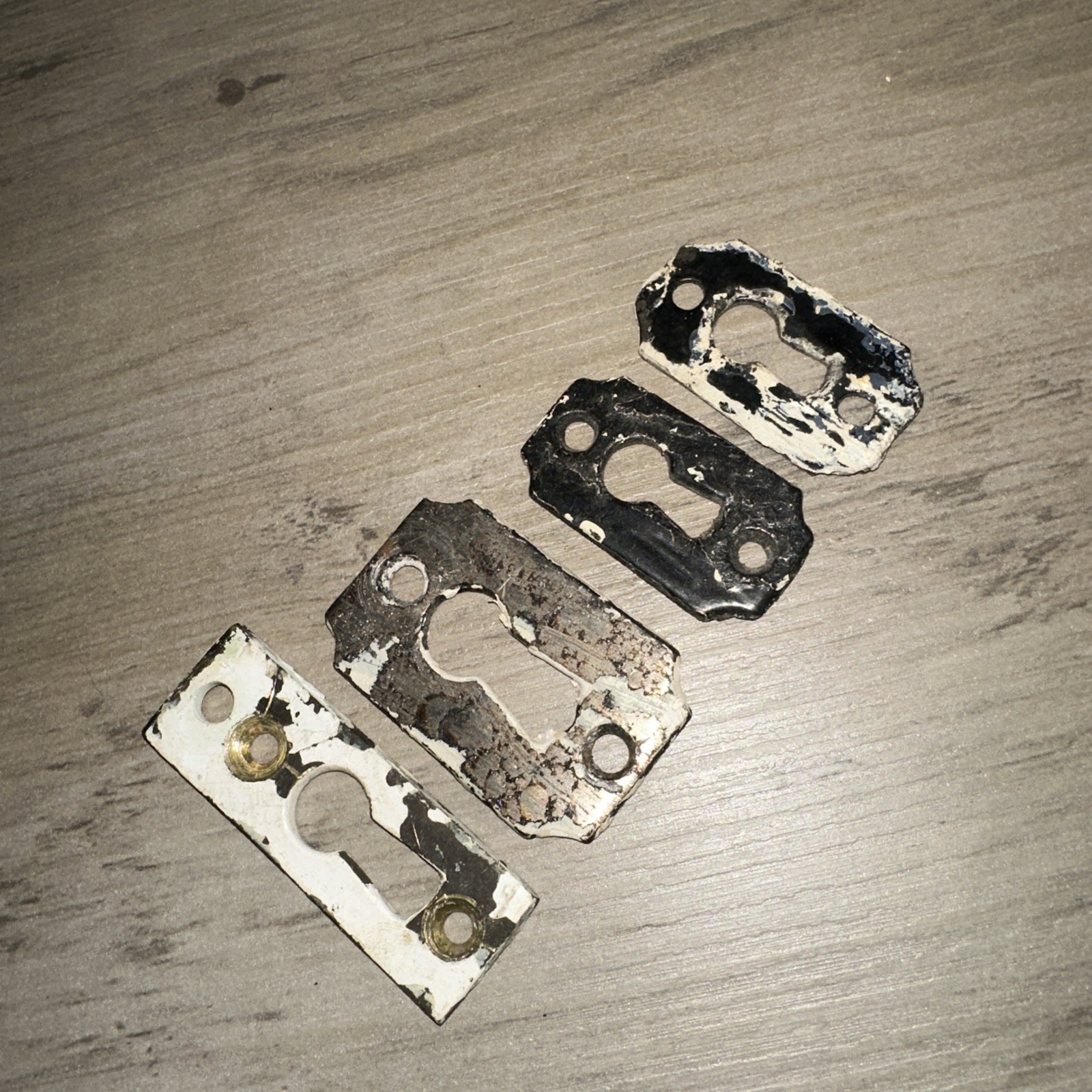 4 VINTAGE RIM LOCK DOOR KEYHOLE ESCUTCHEON COVERS saved From Old Home ￼