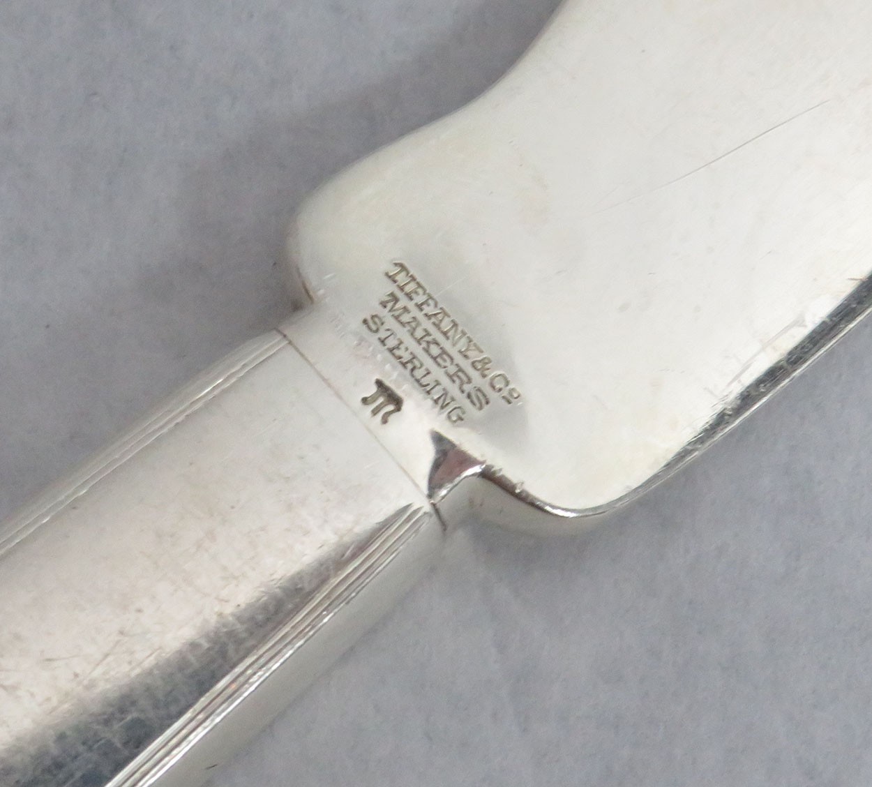 TIFFANY & CO REEDED EDGE (12) SOLID STERLING SILVER 7 3/4″ FISH KNIVES
