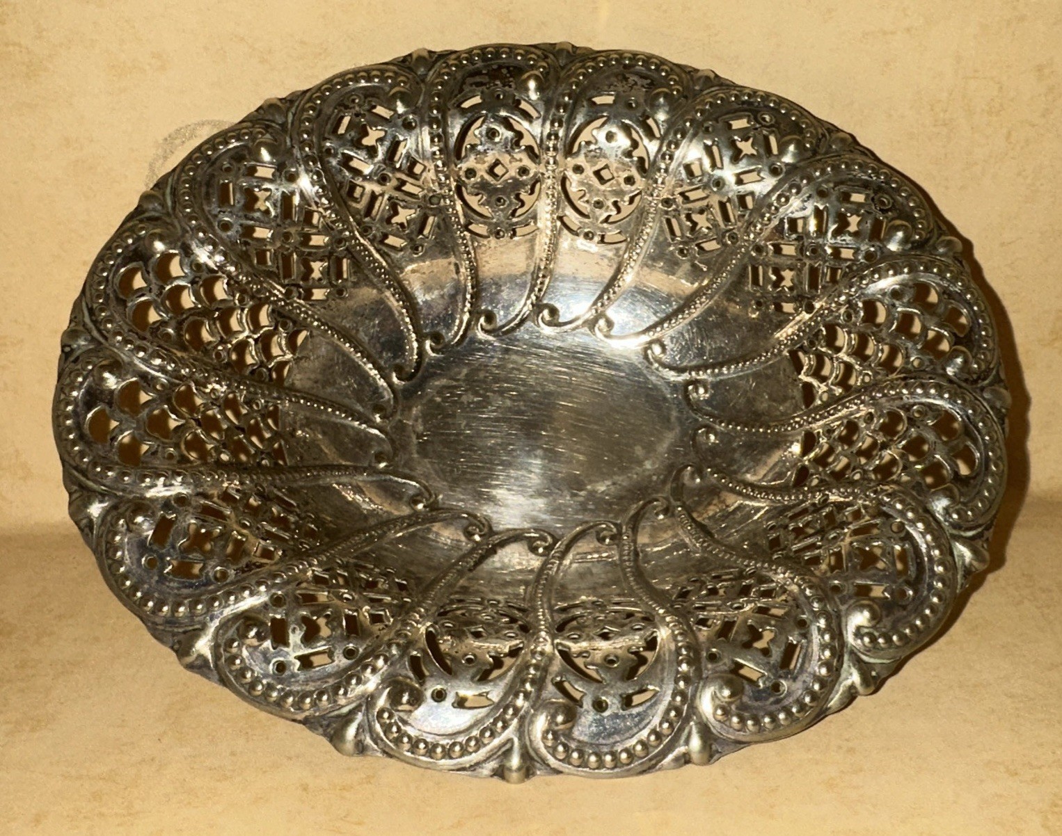 Beautiful Vintage England Silver-Plated Repousse & pierced Bon Bon Dish 6”x5”x2”