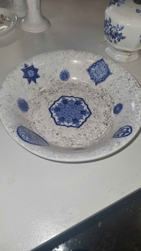 Antique serving bowl featuring the “Osaka” pattern, produced by J.K.L. Fenton