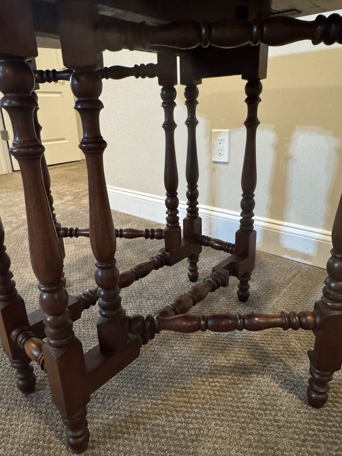 Antique Walnut Gate Leg Drop Leaf Table Circa Early 1900s, Great Condition!