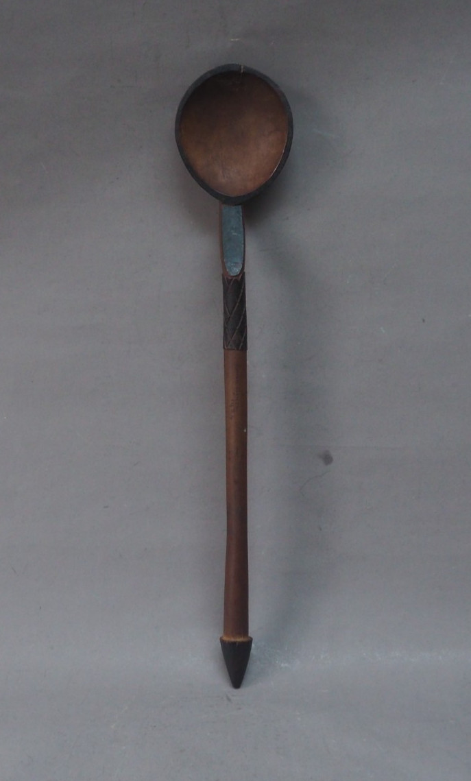 GOOD LARGE ANTIQUE SOUTH AFRICAN ZULU TRIBAL ART WOODEN SPOON LADLE DATED 1924