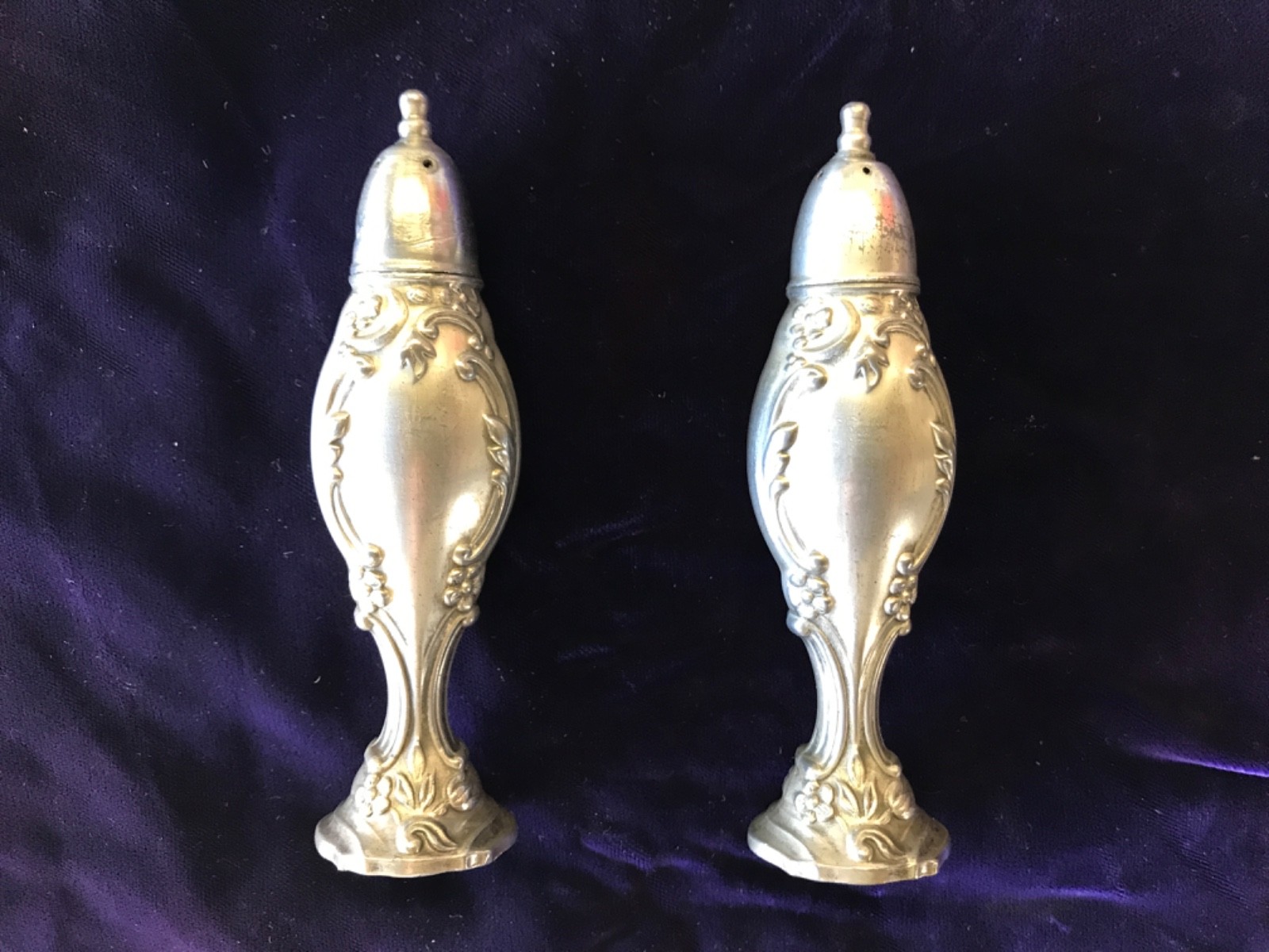 Oneida LTD 1881 Rogers Salt & Pepper Shaker Set 5 1/4” Silverplated
