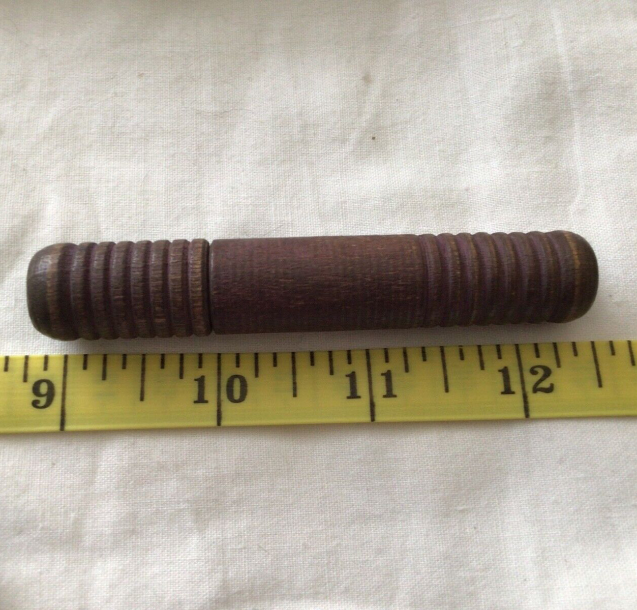 VINTAGE/ANTIQUE FOUR Bodkin Ribbon Threaders in 3 1/2″ Wooden Case – Circa 1902