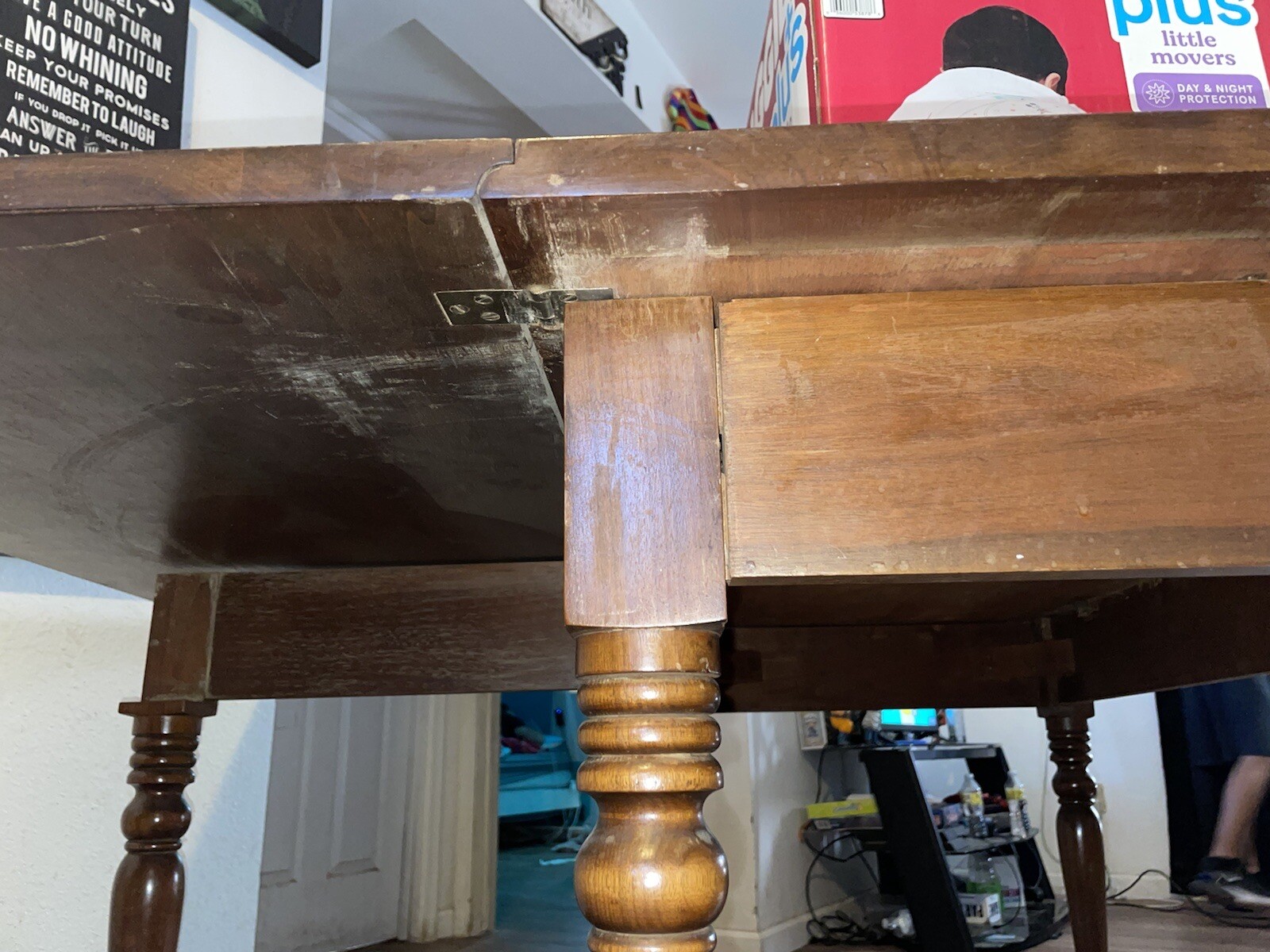Early 20th Century Traditional Solid Cherry Drop Leaf Gate Leg Dining Table