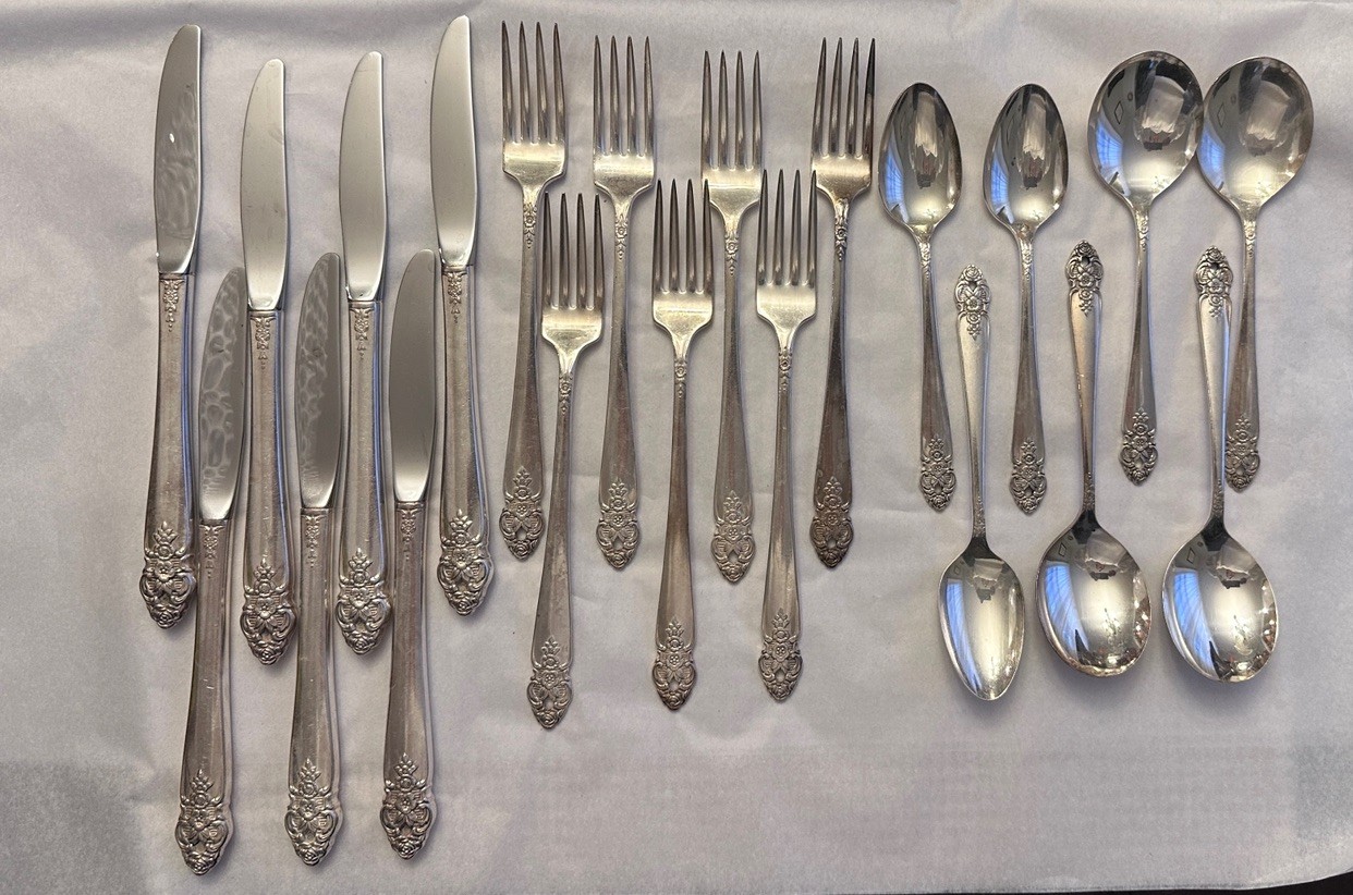 Vintage Oneida Distinction 1951 Prestige Silver Plate Flatware 21 pieces